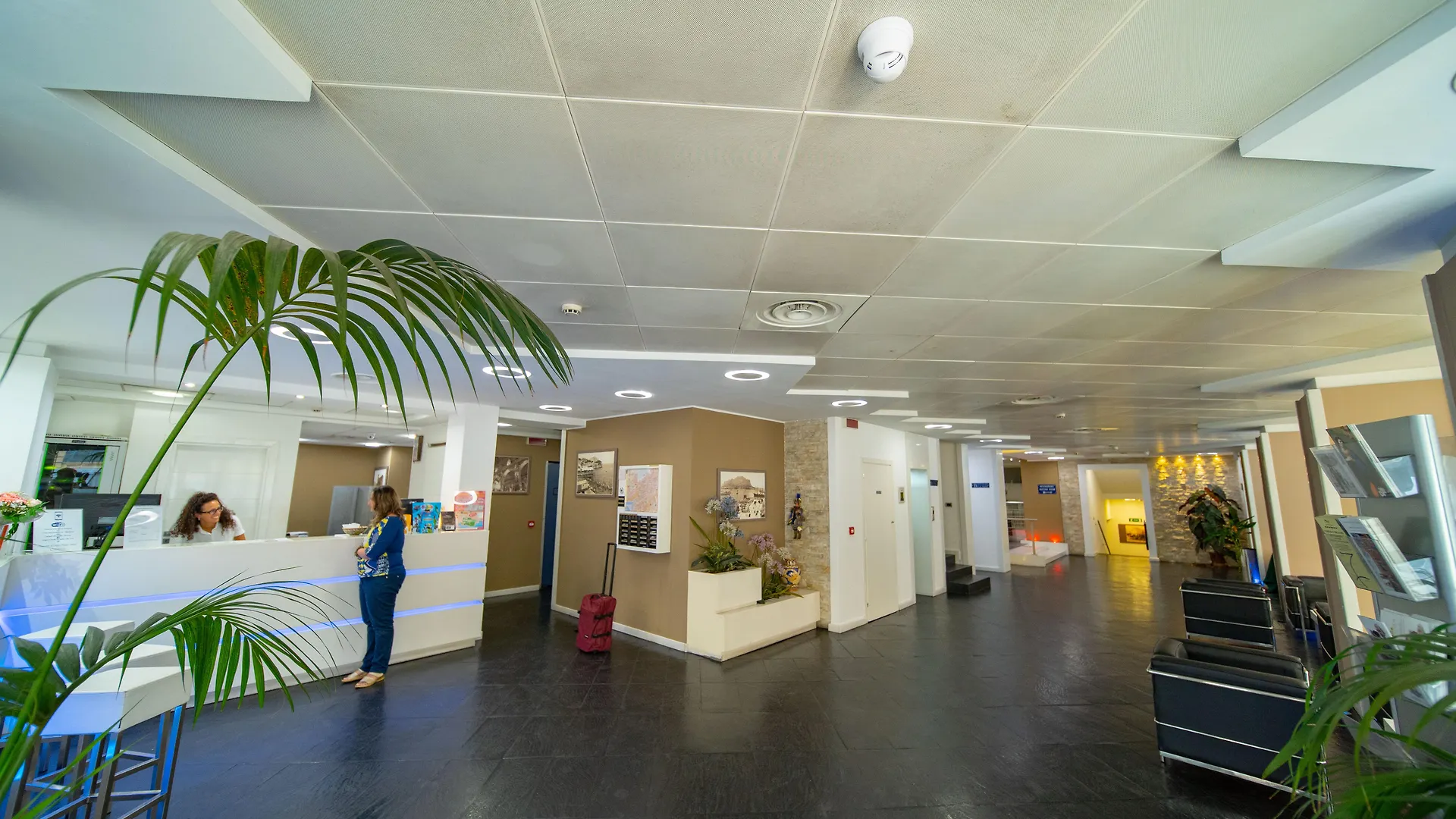 Ibis Styles Palermo Cristal contacts